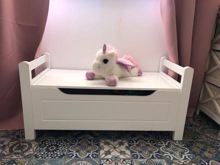 Lavica s úložným priestorom,