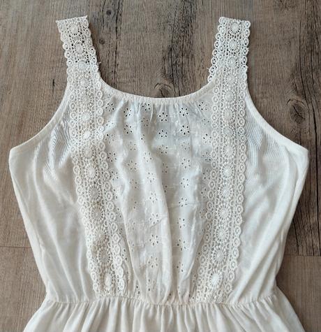 Smotanové šaty s čipkovaným topom, xs