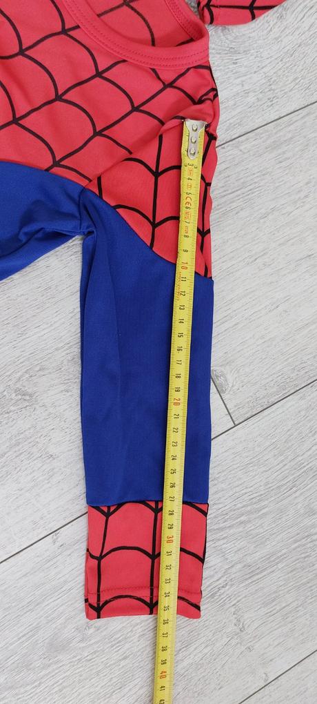 Kostym spiderman so svietiacim obrázkom,