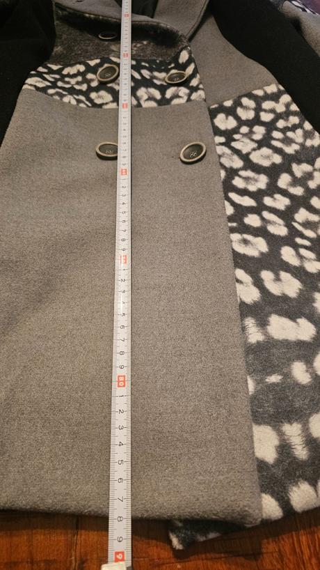 Extravagantny taliansky kabát do pol stehien, 40