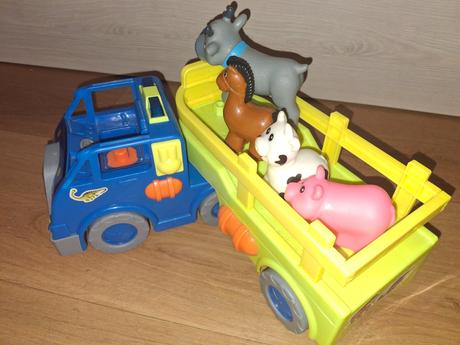 Traktor s farmárom a zvieratkami, 