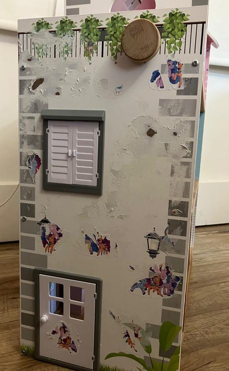 Drevený domček pre bábiky, 