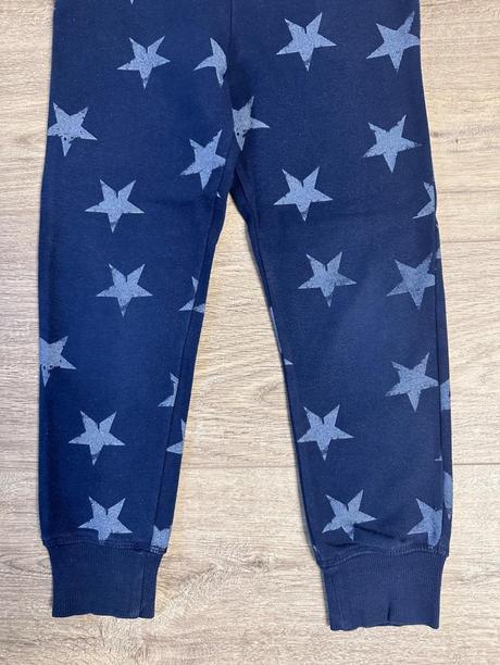 Tepláky z hviezdičkami, next,122