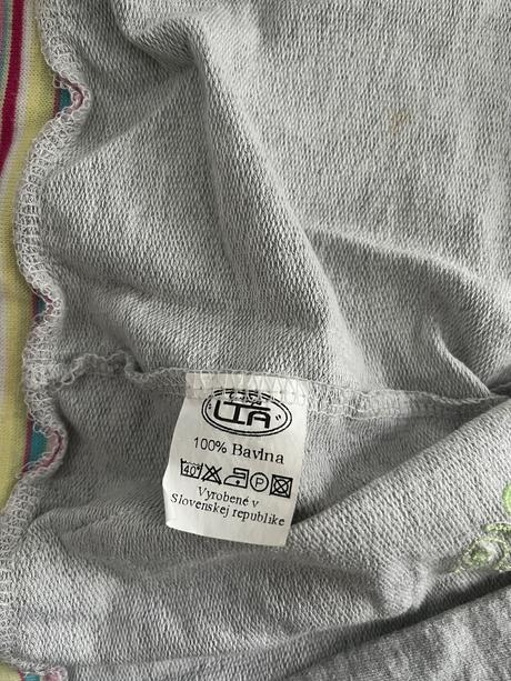 Sivá mikina s kapucnou, 86