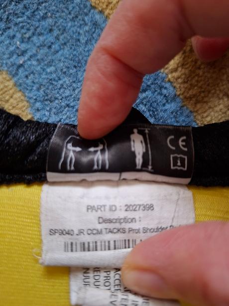 Hokejové ramená/ vesta ccm junior l - super stav, ccm,l