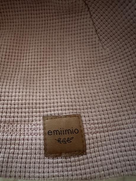 Čiapka emiimio, <50