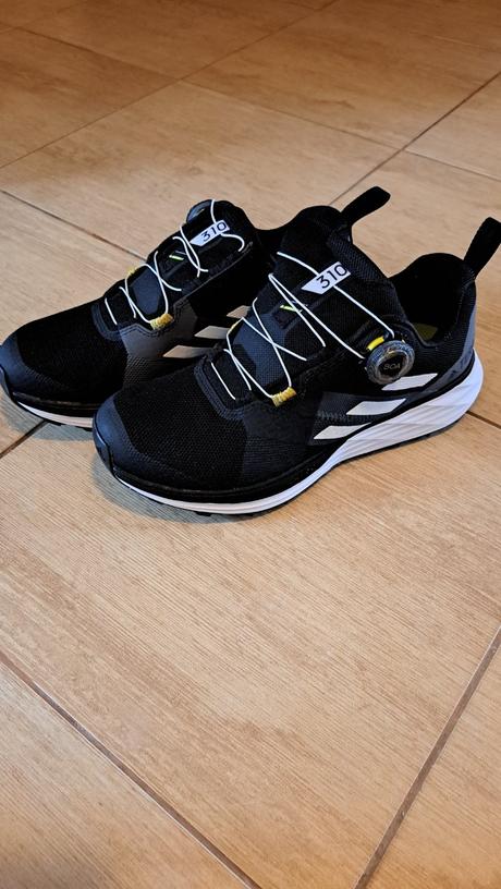 Botasky adidas s boa c.40, adidas,40