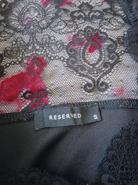 Čierny top s čipkou, reserved,s