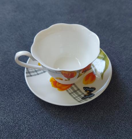 Sada šálok tulipány,