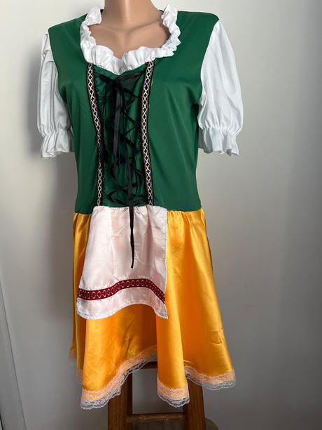 Krásny dievčenský kostým na fašiangy / karneval, 