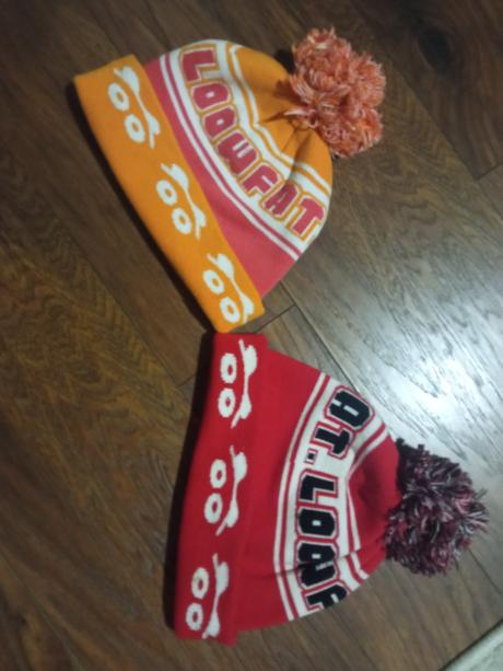 Loowfat čiapky oba za 10 eur, 