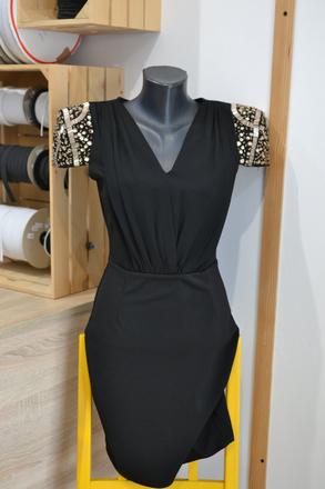 Čierne šaty s ozdobnými rukávmi m, m