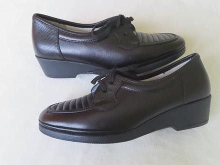 Dámske celokožené poltopánky veľ. 39, 39