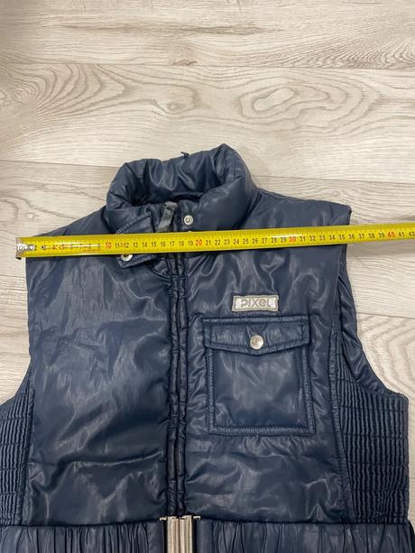 Tmavo modrá vesta s opaskom, 164