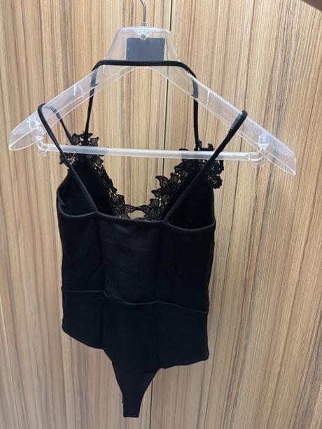 Body zdobené čipkou, xs