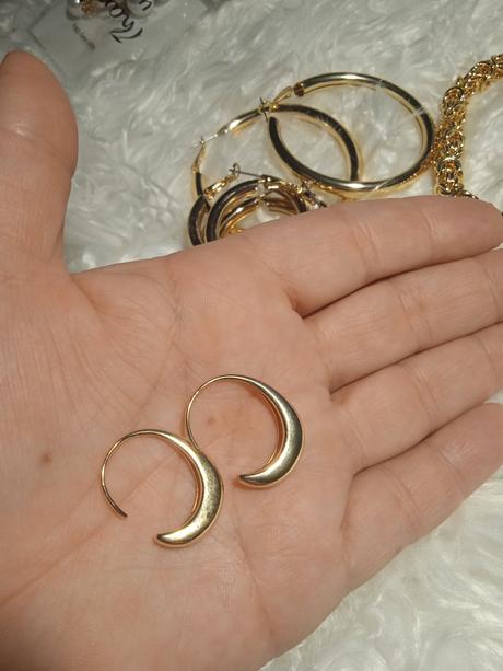 Náušnice, náramky, brošňa,