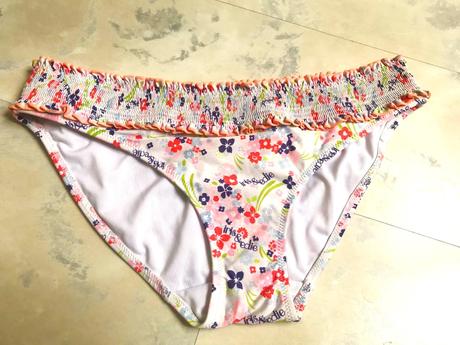Kvietkovaný spodok plaviek, l