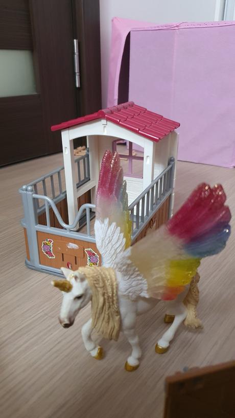 Box pre koníka schleich,