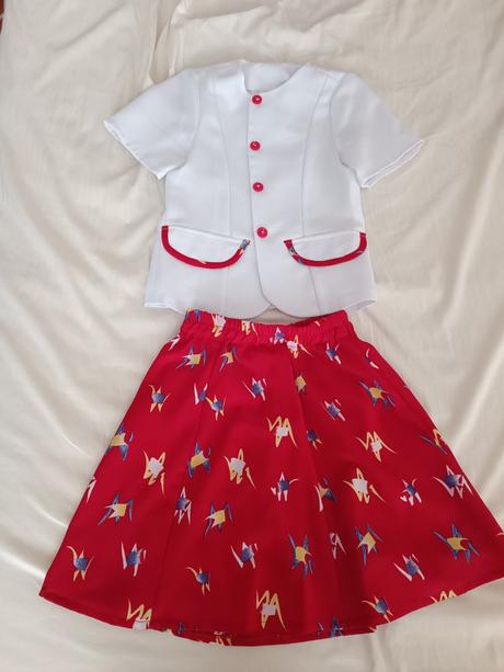 Dievčenský kostým, modelko,122