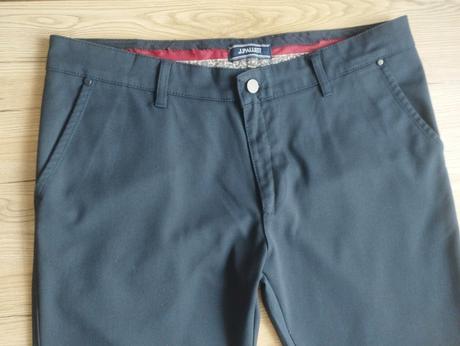 Spoločenské nohavice, l