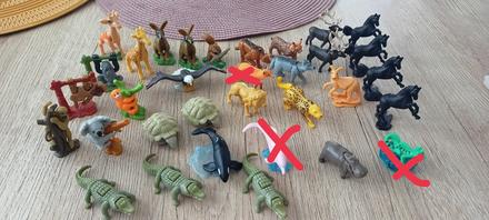 Kinder figurky natoons,