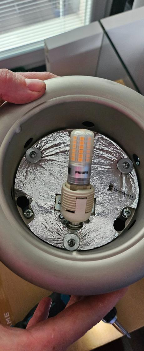 Ventilator s lampou a dialkovym ovladanim madeira, 