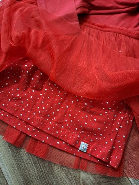 Šatky s tylovou sukňou, 86