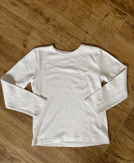 Biely nátelník, 128