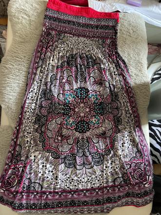 Krásne letné saty bez ramienok, l