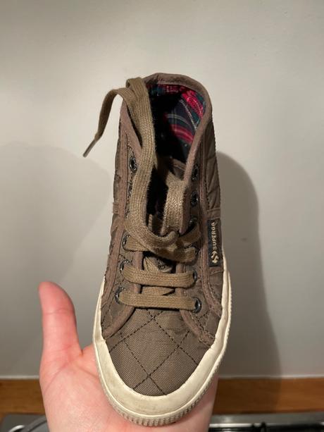 Tenisky supergra, 28