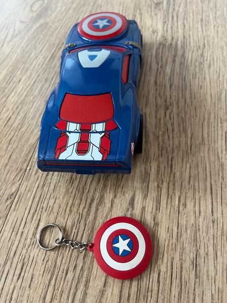 Hot wheels - autíčko s diskami captain america, 