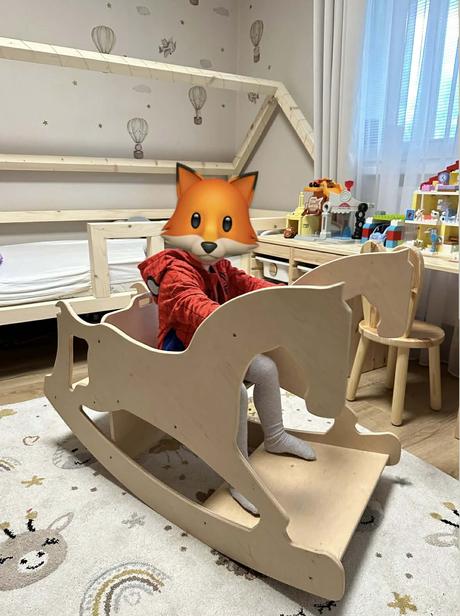 Hojdací koník a stolička  v jednom, 