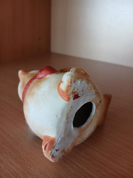 Keramický vtáčik s čiapkou a šálom 10 cm,