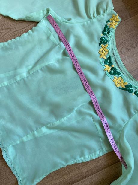 Vintage folklórna blúzka vyšívaná, m