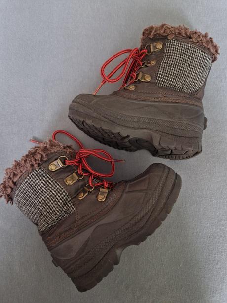 Snehule next, next,25