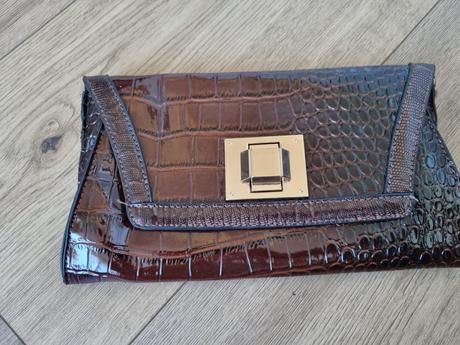 Hnedá lakovaná listová kabelka, 