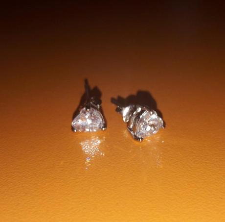 Náušnice v tvare srdiečka,