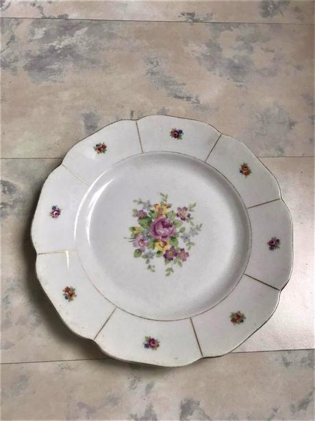 Starožitný tanier,