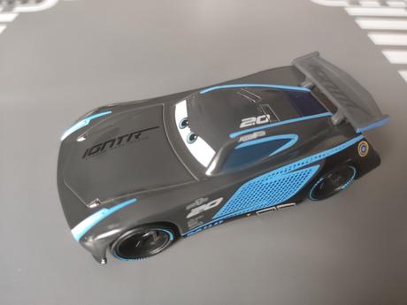 Autá cars,,jacksonstorm,, mcqueen,