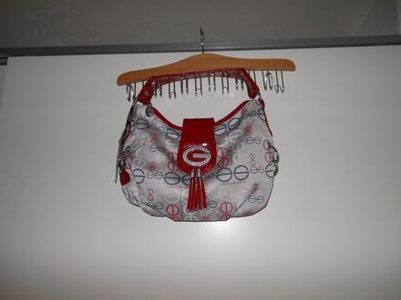 Látková kabelka ders s červenými doplnkami,