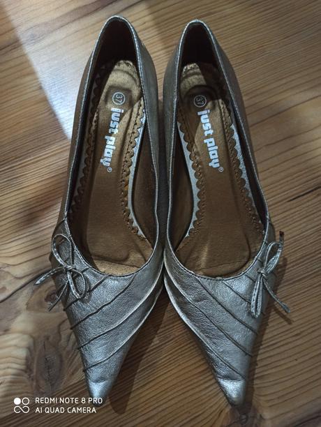 Strieborné lodicky, 37