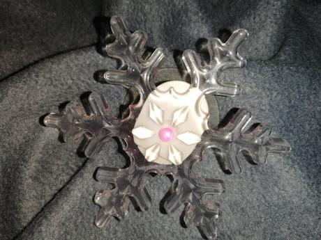 Snehová vločka svietiaca ma okno, 