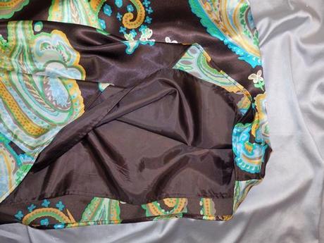 Kvalitné saténové šaty, m