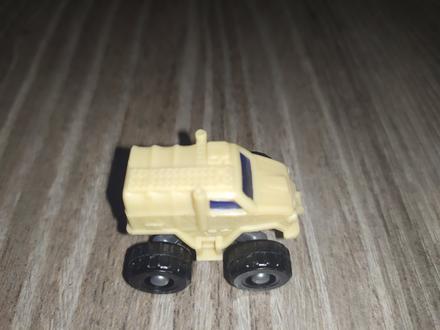 Kinder figurka auticko,