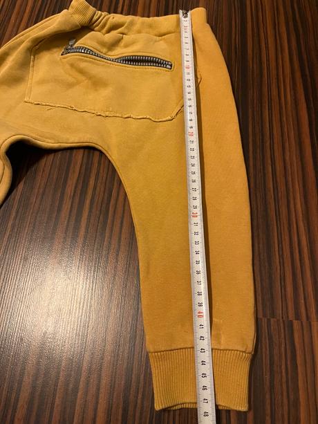 Teplakove nohavice, 92