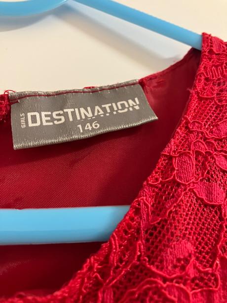 Krajkové šaty, 146