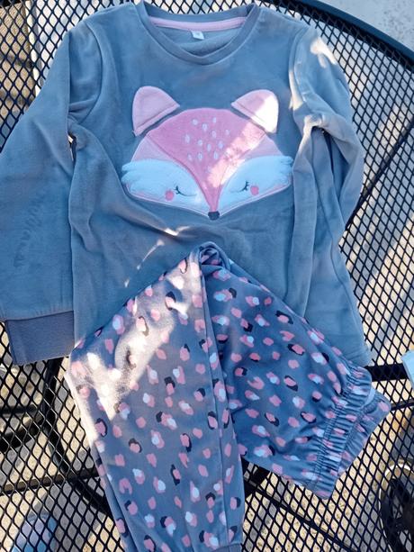 Velurové pyžamo c&a top stav, c&a,110