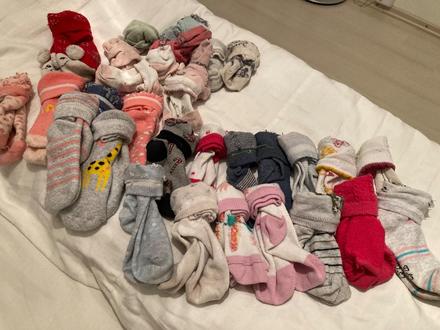 21parov ponožiek, 98