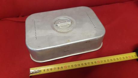 Predám plechovú krabicu., 