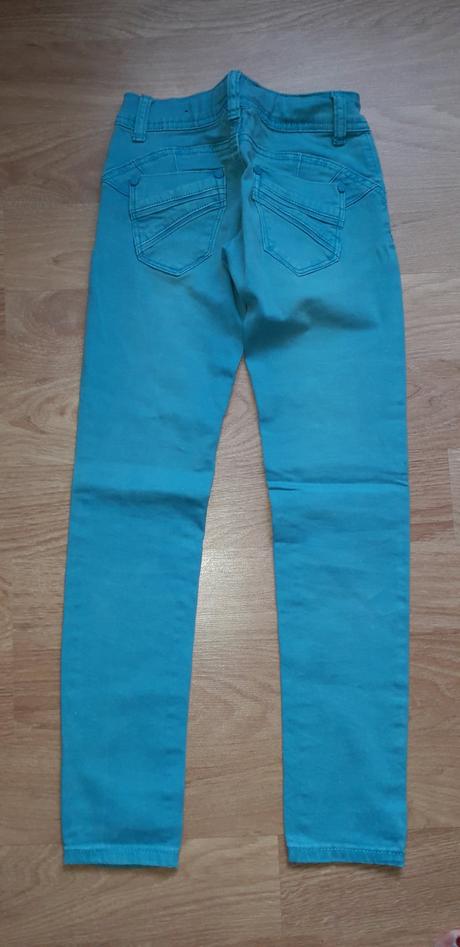 Tyrkysové slim džínsy, dromedar,134